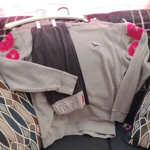 PINK Victoria's Secret Gray and Black Leggings